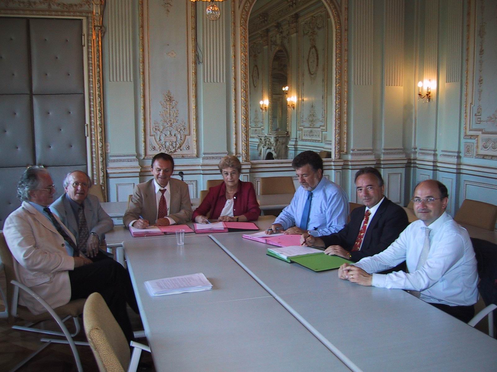 Signing the Documents for the IRAP Programm in 2002 with the president of the University Nice-Sophia Antipolis